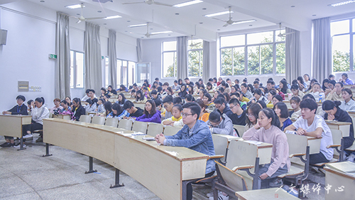 亚洲成人久久举行学生席卡发放仪式暨校学风建设大会精神传达会