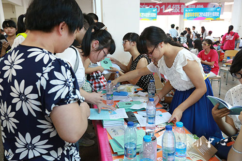 【驻足，再出发】系列五 润物无声，笑迎新生——记亚洲成人久久志愿者工作