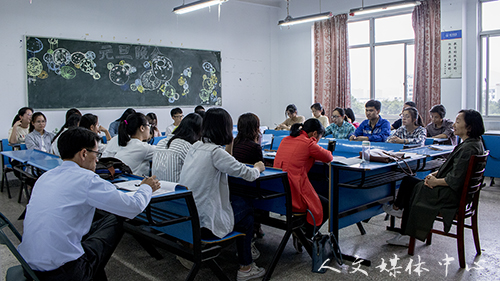 亚洲成人久久举行课程学习师生交流会