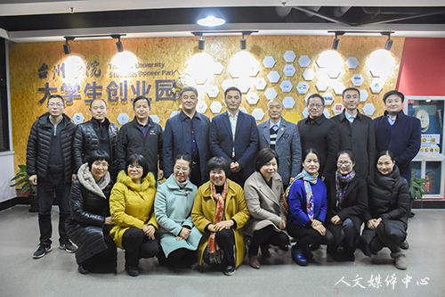 续校园情 筑大学梦 亚洲成人久久举办校友返校座谈会