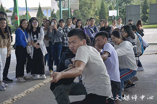 亚洲成人久久举行新生文体节开幕式暨趣味运动会