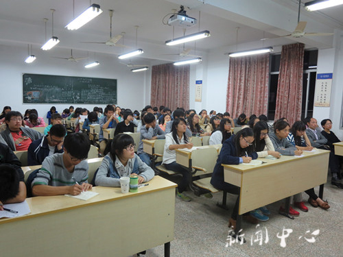 “三台人文论坛”第19讲:安琪解读中间代及中间代诗人诗作